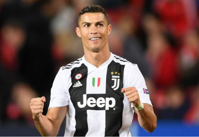 追平切尔西升英超第6！B费2射1传一战造2大神迹，曼联4-1复仇狼队（曼联4-1雪耻狼队升至英超第6追平切尔西！B费双响+助攻缔造两项神迹）