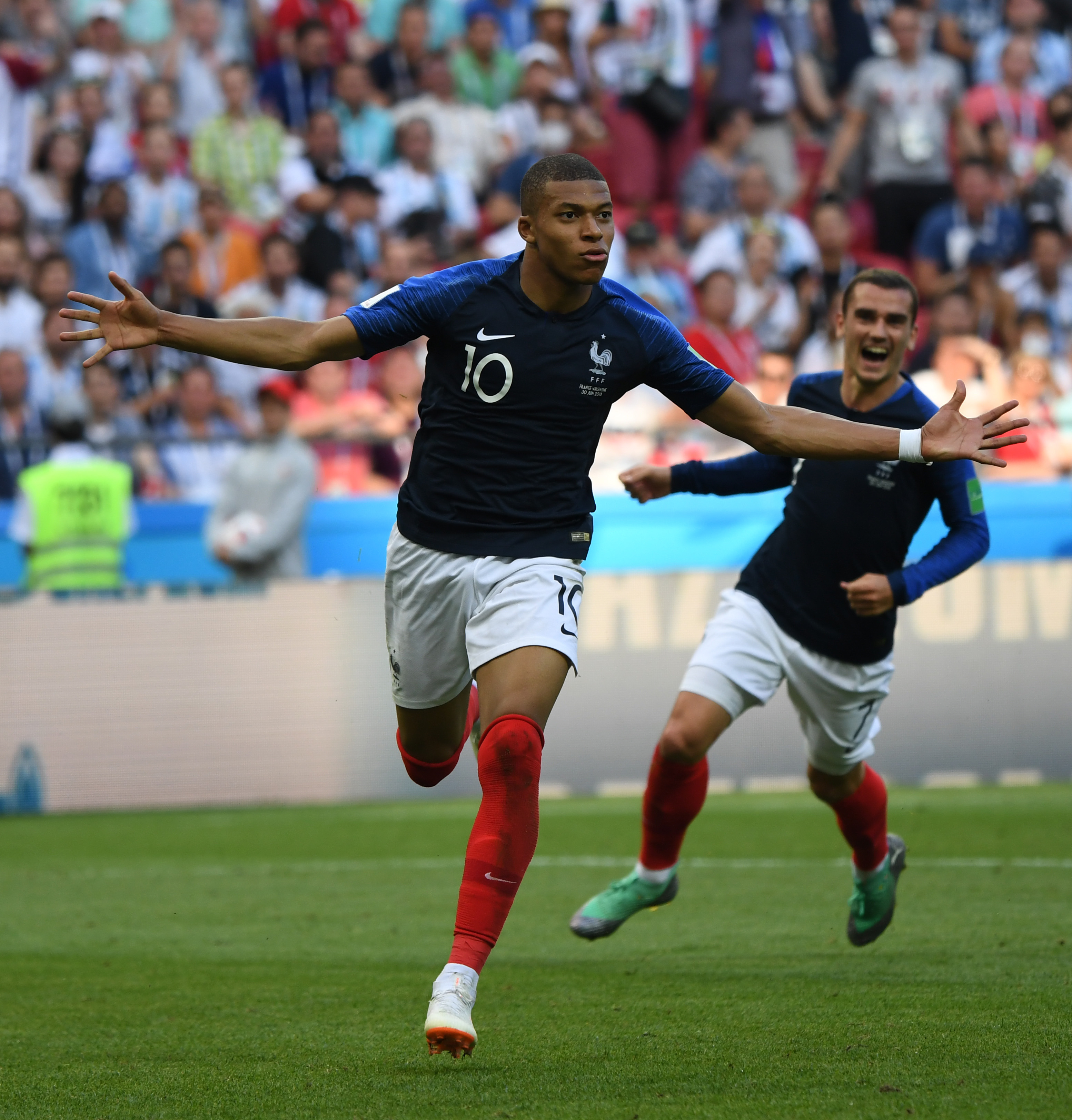 足球国足体脂数据公布，多名球员达标（国足发布体脂率数据，多人符合标准）