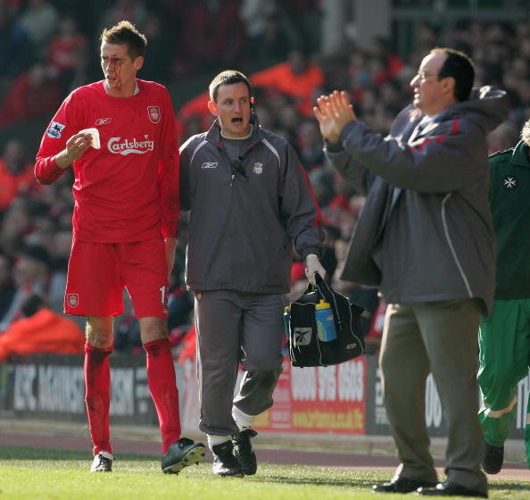 巴西甲前瞻：帕尔梅拉斯遭遇两连败，维多利亚客场状态低迷（巴甲前瞻：帕尔梅拉斯连败承压 维多利亚客场依旧低迷）