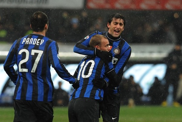 C罗中场休息时对裁判表达不满，讽刺道：你吹得太好了（半场哨响后C罗不满判罚，当面挖苦裁判：你吹得真棒）