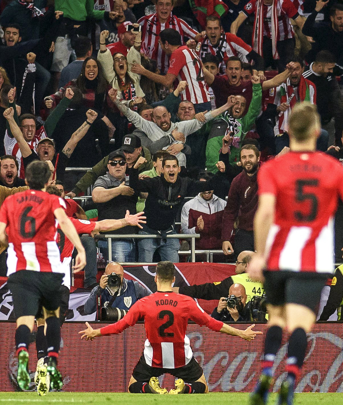 尤文跟队：加蒂扭伤膝盖，今天将接受检查（尤文跟队消息：加蒂膝盖扭伤，今日接受检查）