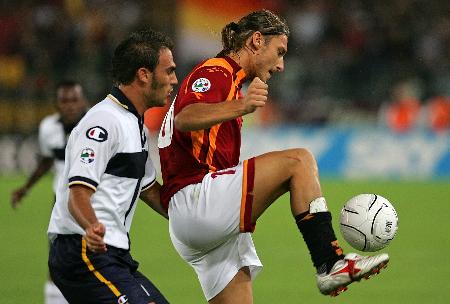 斯基拉：目前尤文从未考虑出售戴维，俱乐部依然对他充满信心（斯基拉：尤文无意出售戴维，俱乐部仍对其信心十足）