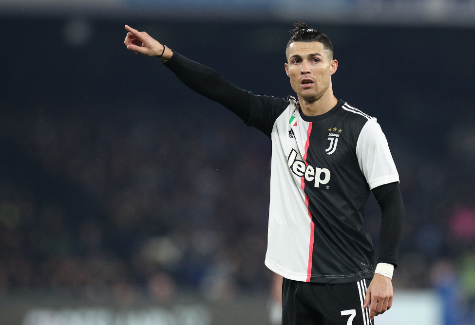 日职联半场：双方门将发挥神勇，福冈黄蜂0-0大阪钢巴（日职联半场战报：两队门神高接低挡，福冈黄蜂0-0大阪钢巴）