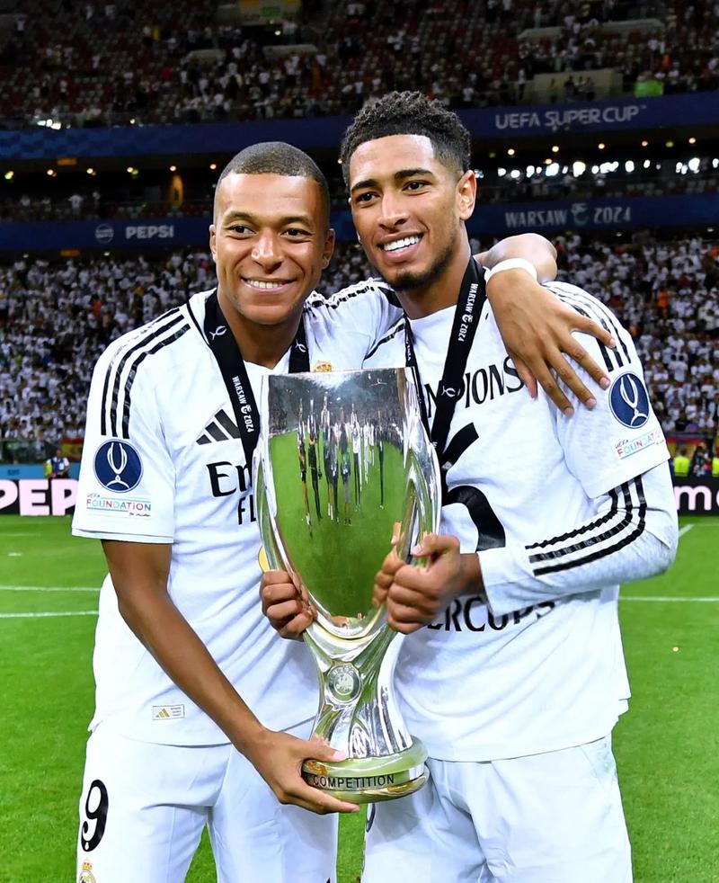 克罗地亚大名单：魔笛、格瓦领衔，科娃入选后又因伤退出（克罗地亚公布大名单：莫德里奇、格瓦迪奥尔领衔，科瓦契奇入围后因伤退队）